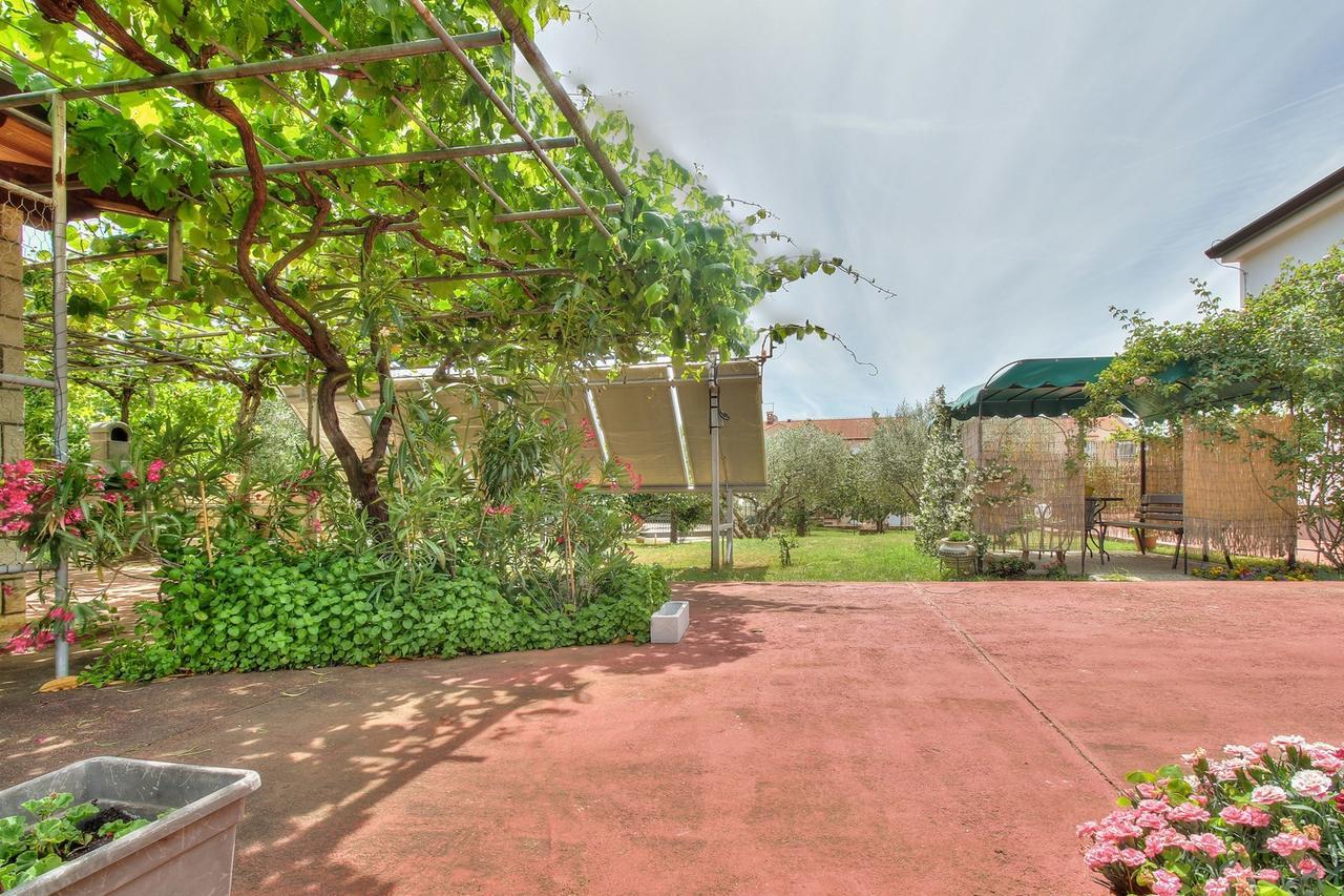 Nadia House With Apartments Zambratija  Bagian luar foto