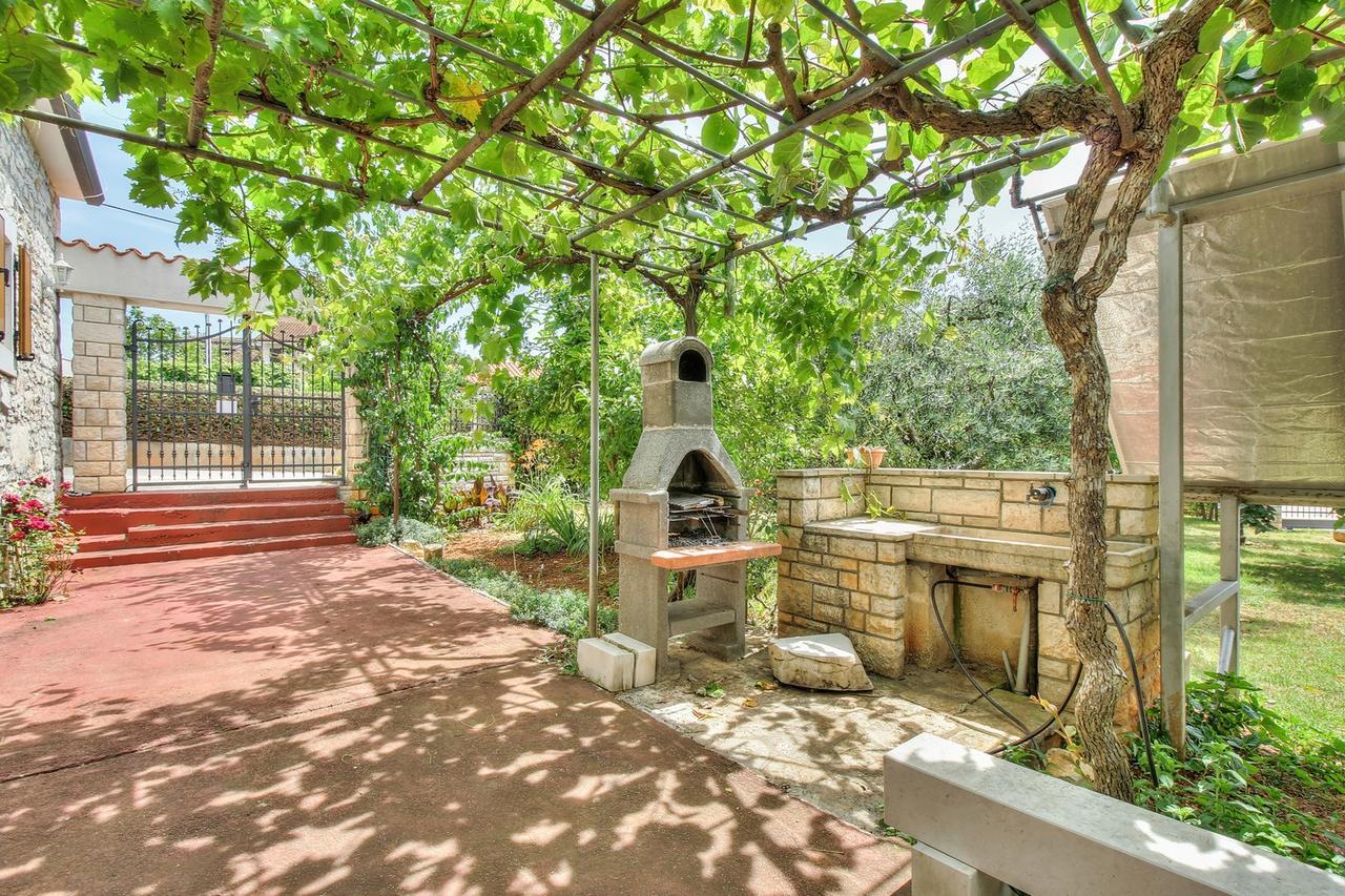 Nadia House With Apartments Zambratija  Bagian luar foto