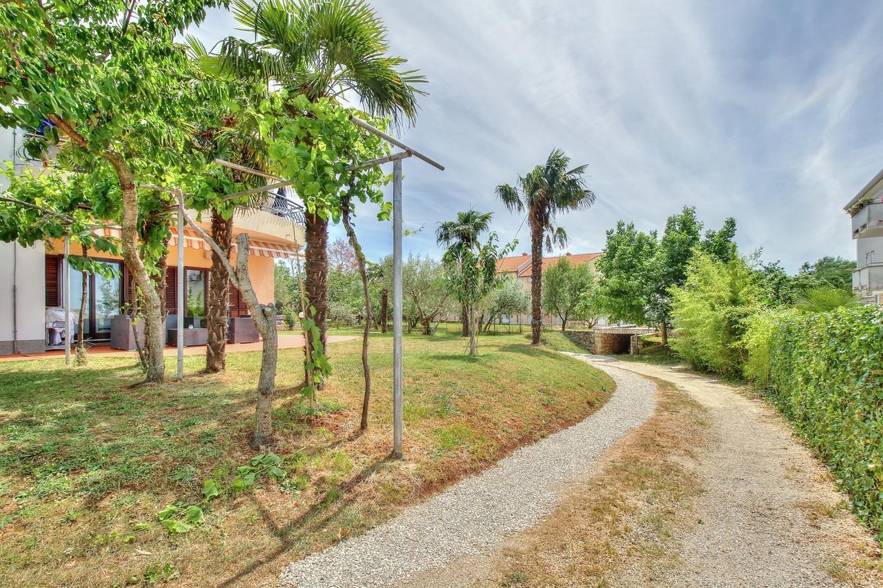 Nadia House With Apartments Zambratija  Bagian luar foto