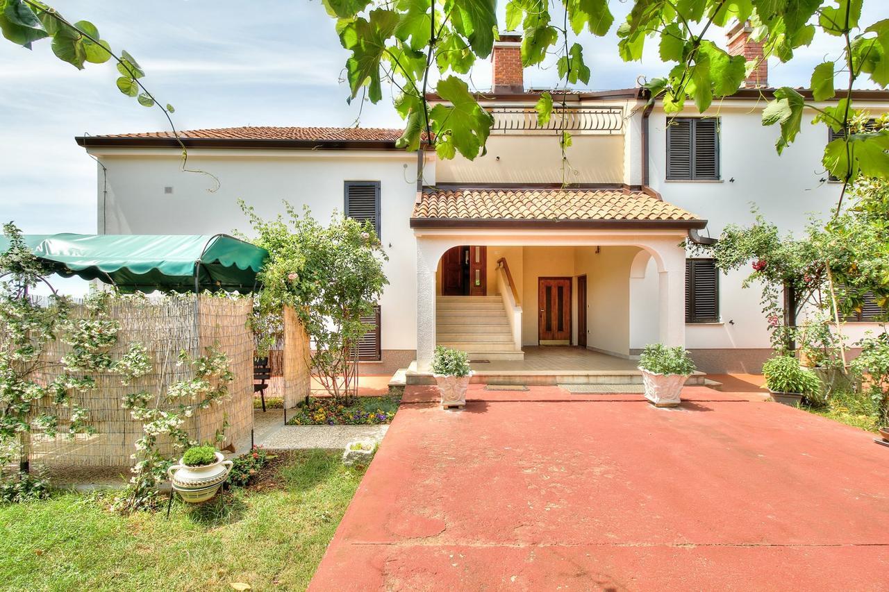 Nadia House With Apartments Zambratija  Bagian luar foto