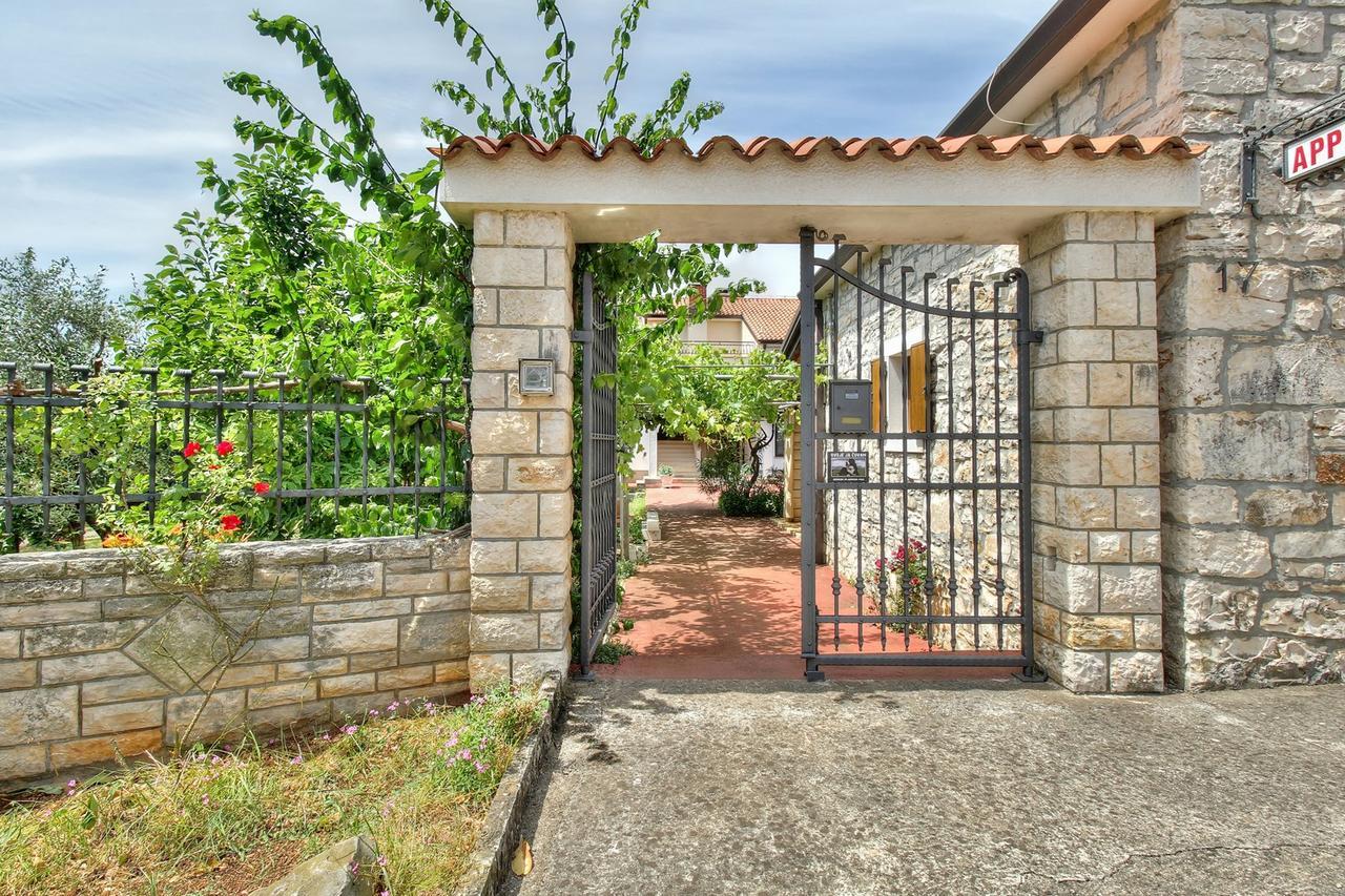Nadia House With Apartments Zambratija  Bagian luar foto